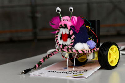 DanceBot: Dein tanzender Roboter