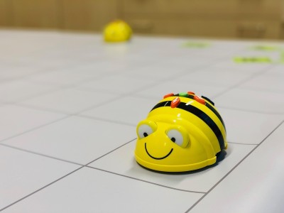 Bee-Bots: Lerne die Robotersprache kennen!